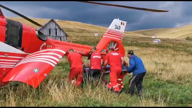 Cioban în stare gravă, evacuat cu elicopterul SMURD de pe munte