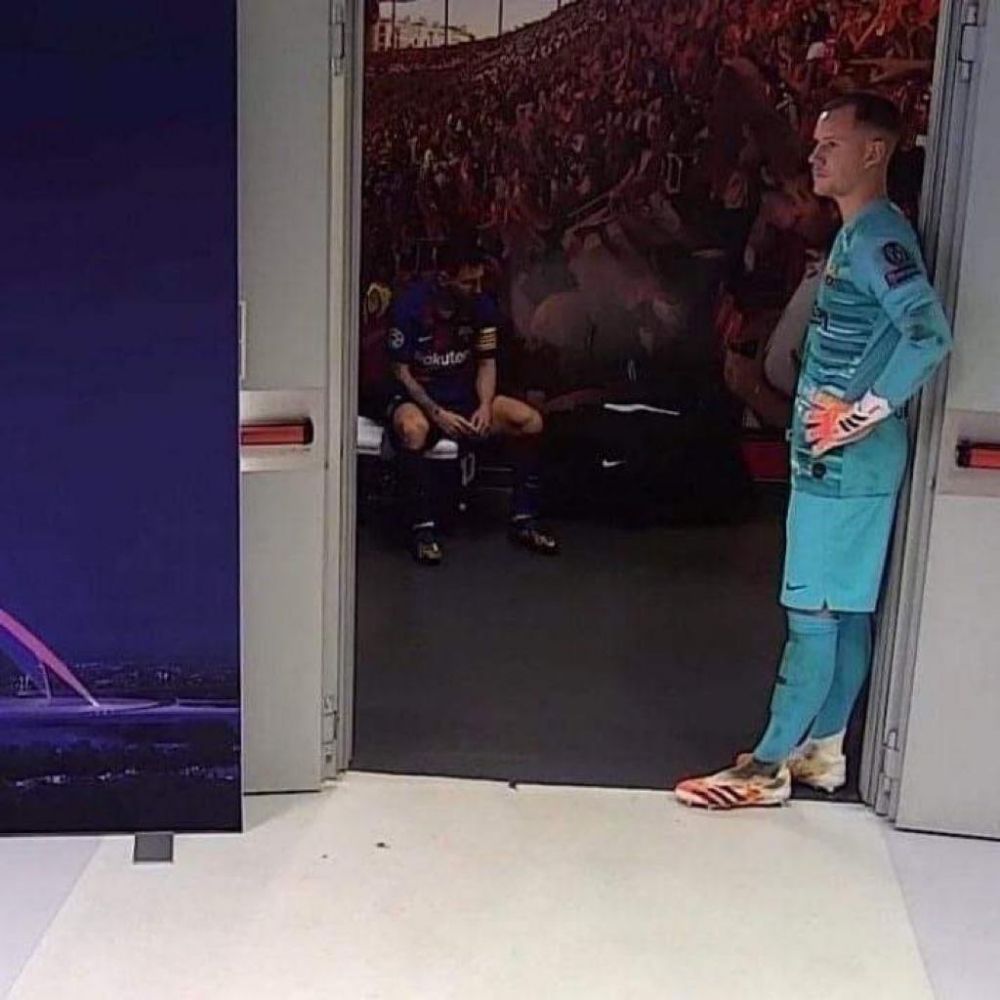 Imaginea care face înconjurul lumii. Cum a fost surprins Messi în vestiar, după dezastrul cu Bayern - Imaginea 5