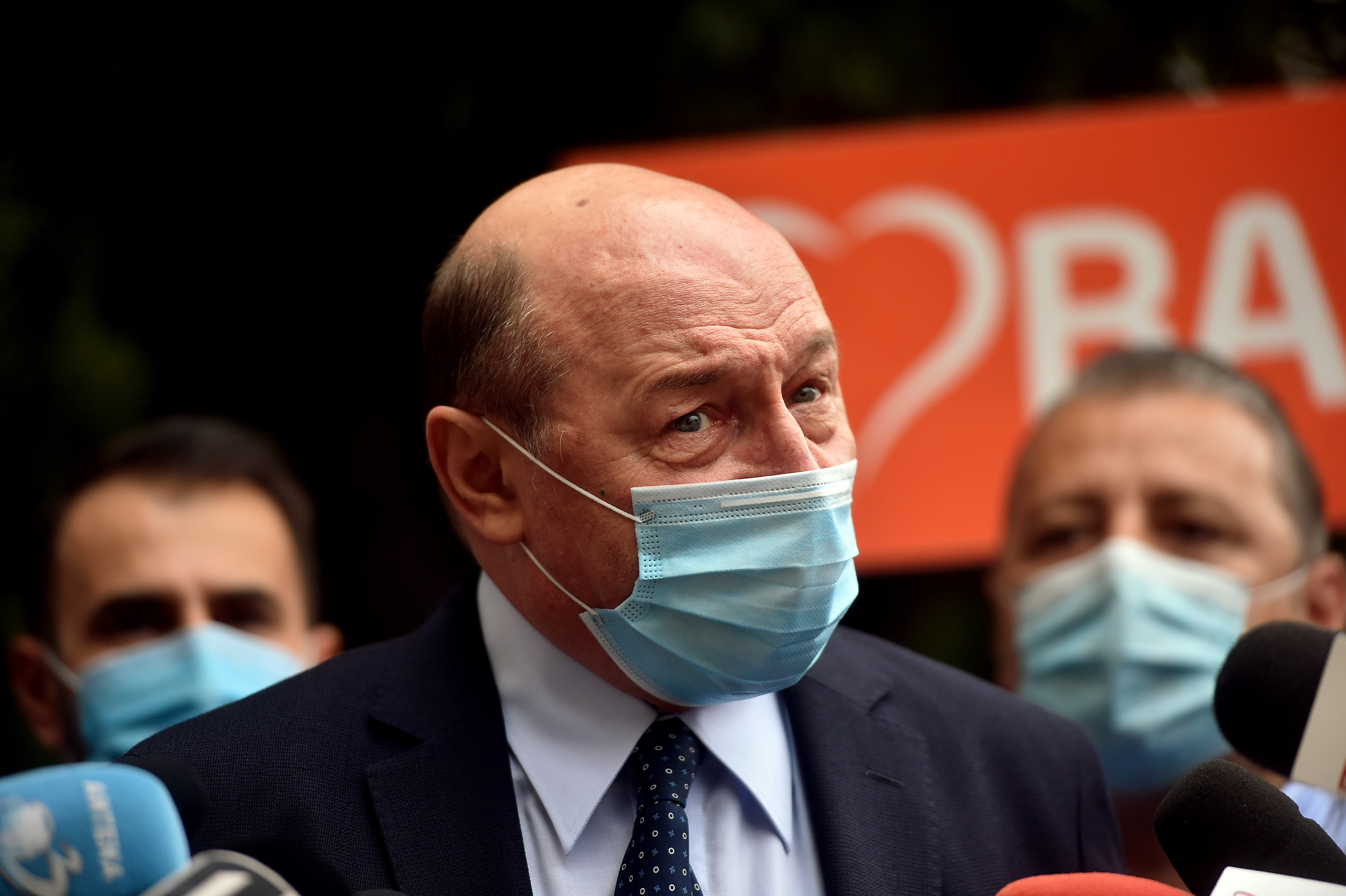 Băsescu: Momentul deschiderii şcolilor nu este pregătit. Mă tem că le vom închide pe 8 martie