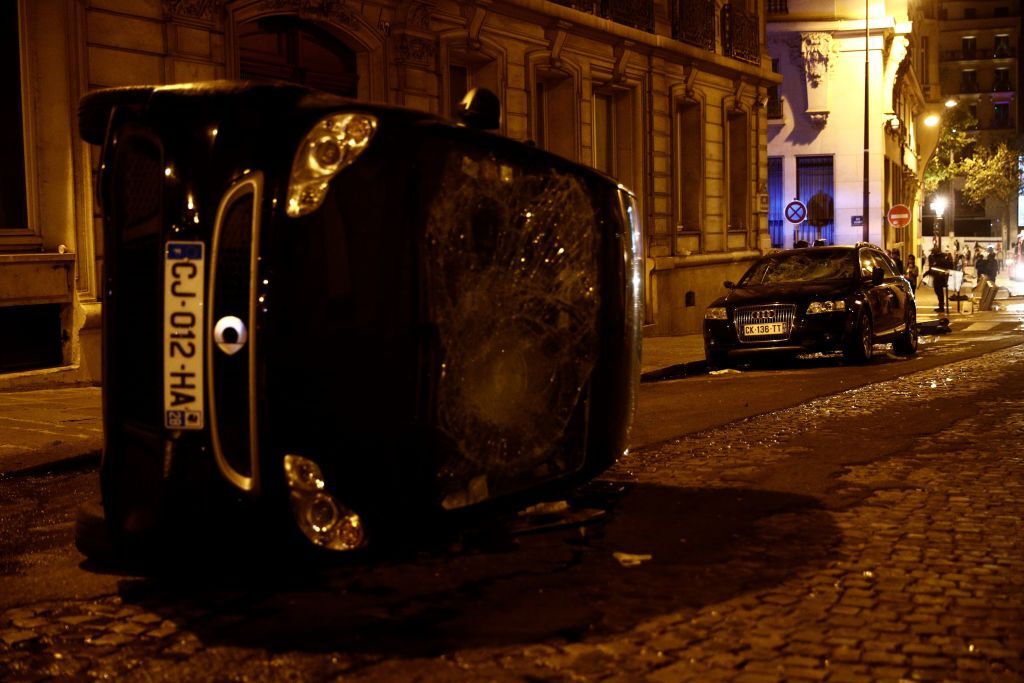 FOTO&VIDEO Violențe la Paris în timpul şi după finala Ligii Campionilor, pierdută de PSG - Imaginea 9