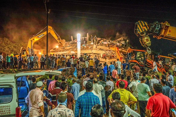 VIDEO. Un bloc de cinci etaje s-a prăbușit în India. Peste 90 de persoane, prinse sub dărâmături - Imaginea 1