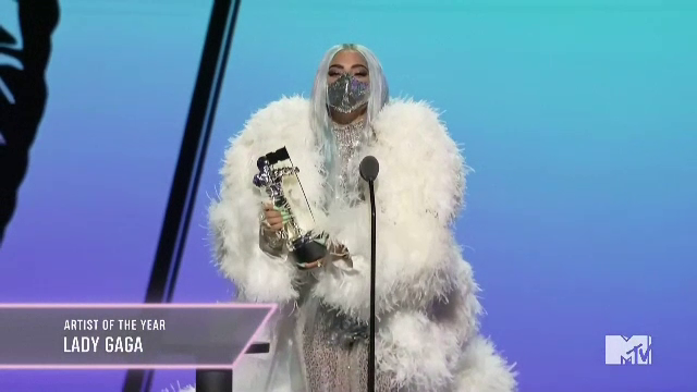 Cum s-a îmbrăcat Lady Gaga la MTV Video Awards. A purtat mască la fiecare ținută