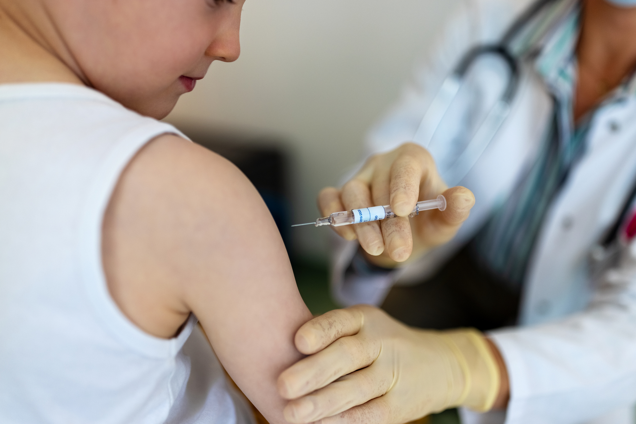 Începe imunizarea cu doza a treia de vaccin anti-COVID la centrele de la Romexpo