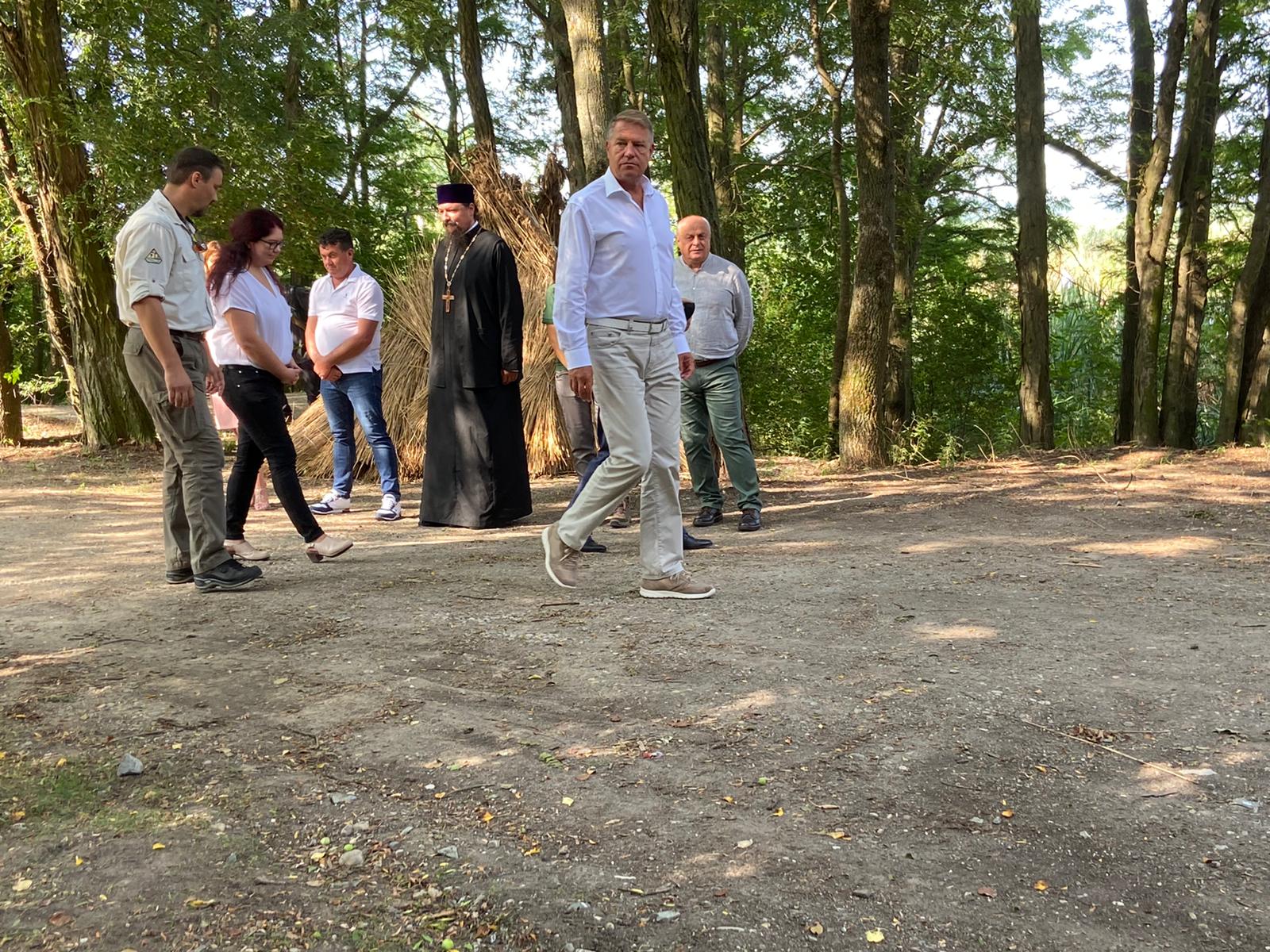 Klaus Iohannis, în vizită la Parcul Natural Comana. ”Vreau să atrag atenţia asupra importanţei acestor zone naturale” - Imaginea 1