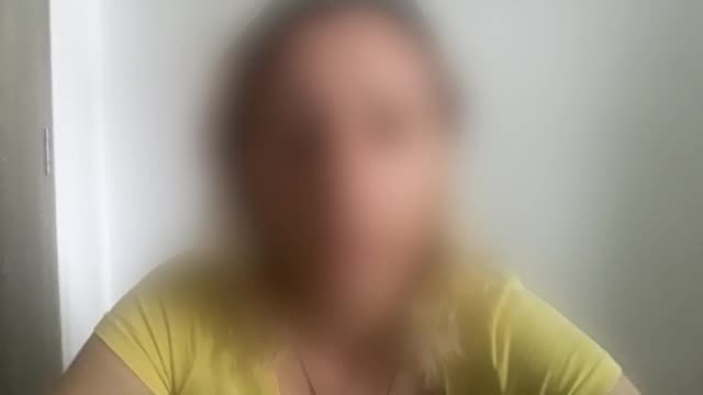 O femeie din Sibiu trăieşte cu spaima că oricând ar putea fi ucisă de fostul ei iubit. Statul nu o ajută cu nimic