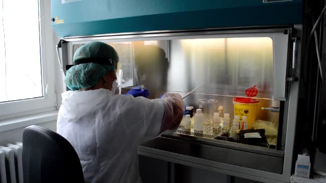 Un bărbat din Satu Mare, vaccinat anti-Covid-19, a murit după ce s-a infectat cu tulpina Delta