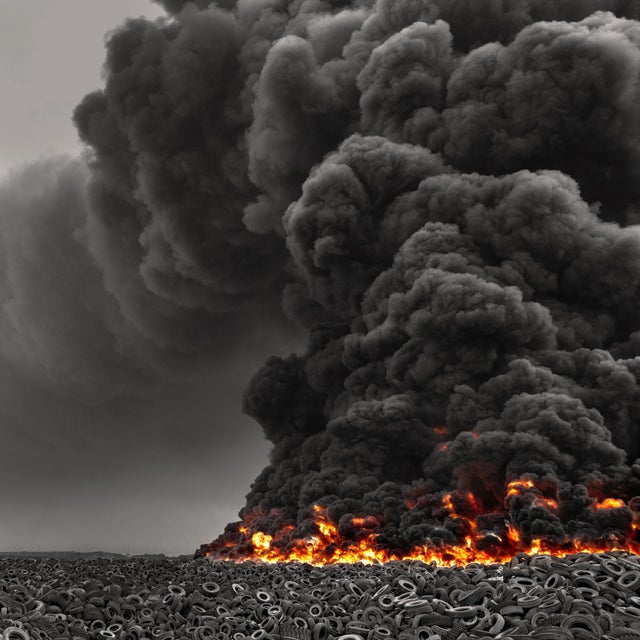 Video. Cel mai mare depozit de anvelope uzate din lume a luat foc - Imaginea 3