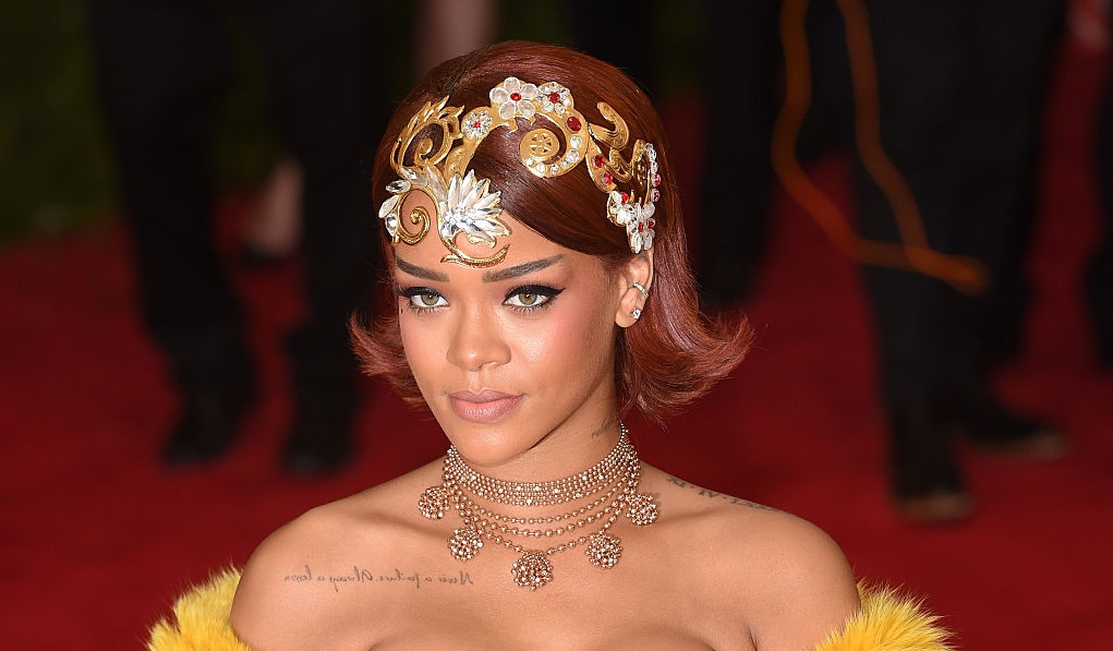Rihanna a devenit cea mai bogată cântăreață din lume. Ce avere are vedeta