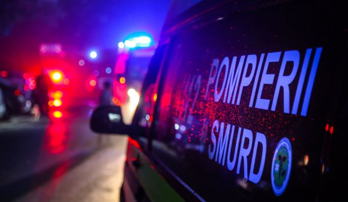 Ambulanță din Brașov, lovită într-o intersecție de o mașină. Sunt cinci răniți
