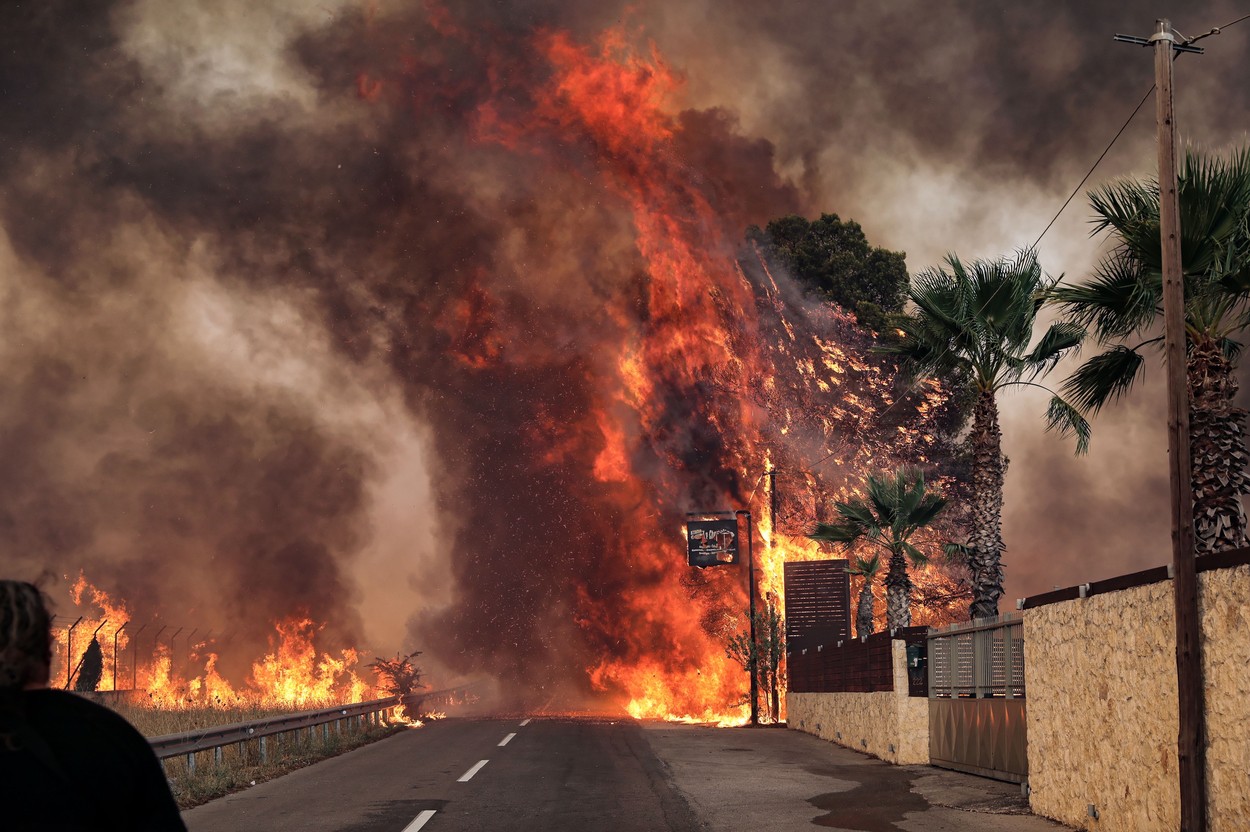 500 de milioane de euro, ajutor pentru insula Evia şi regiunea Attica din Grecia, devastate de incendii