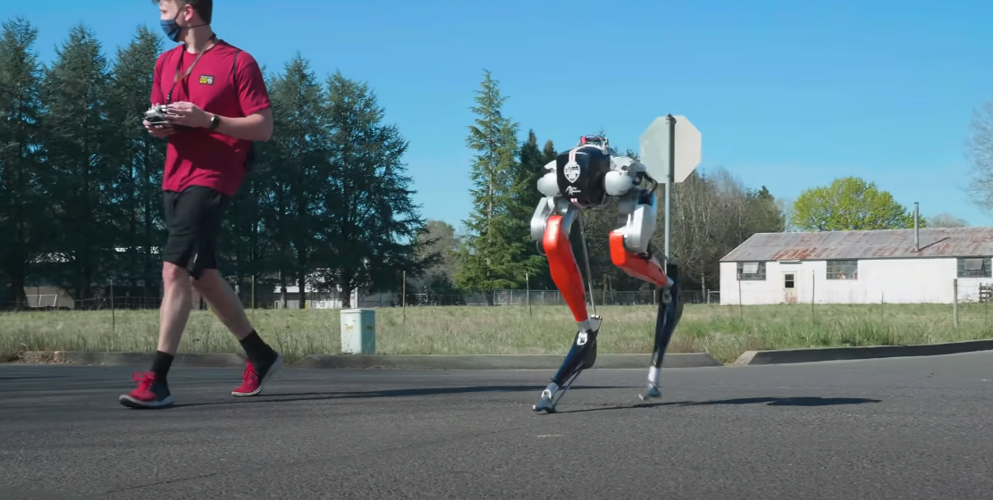 Moment istoric în SUA. Robotul biped Cassie a alergat singur pe o distanță de 5 kilometri