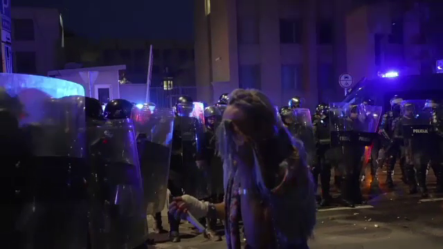 Proteste violente, după introducerea unor noi măsuri sanitare. Zeci de oameni au fost arestați în Lituania