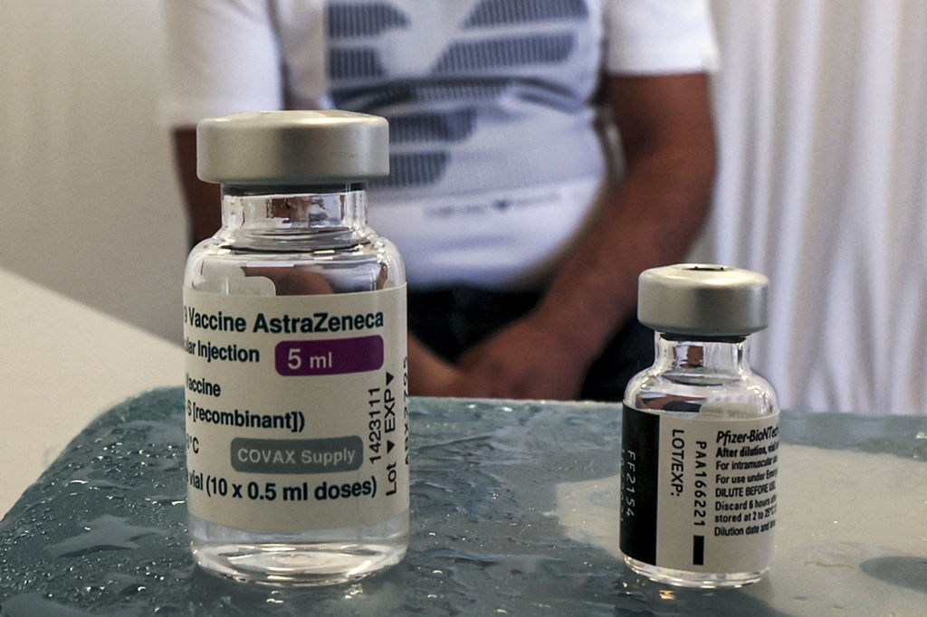 Studiu. Eficacitatea vaccinului Pfizer față de varianta Delta scade mai rapid în comparație cu cea a serului AstraZeneca