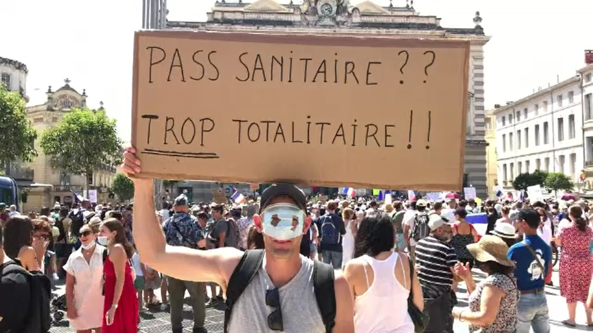 Continuă protestele din Franța împotriva noului permis sanitar. La Paris au fost aproape 15.000 de persoane
