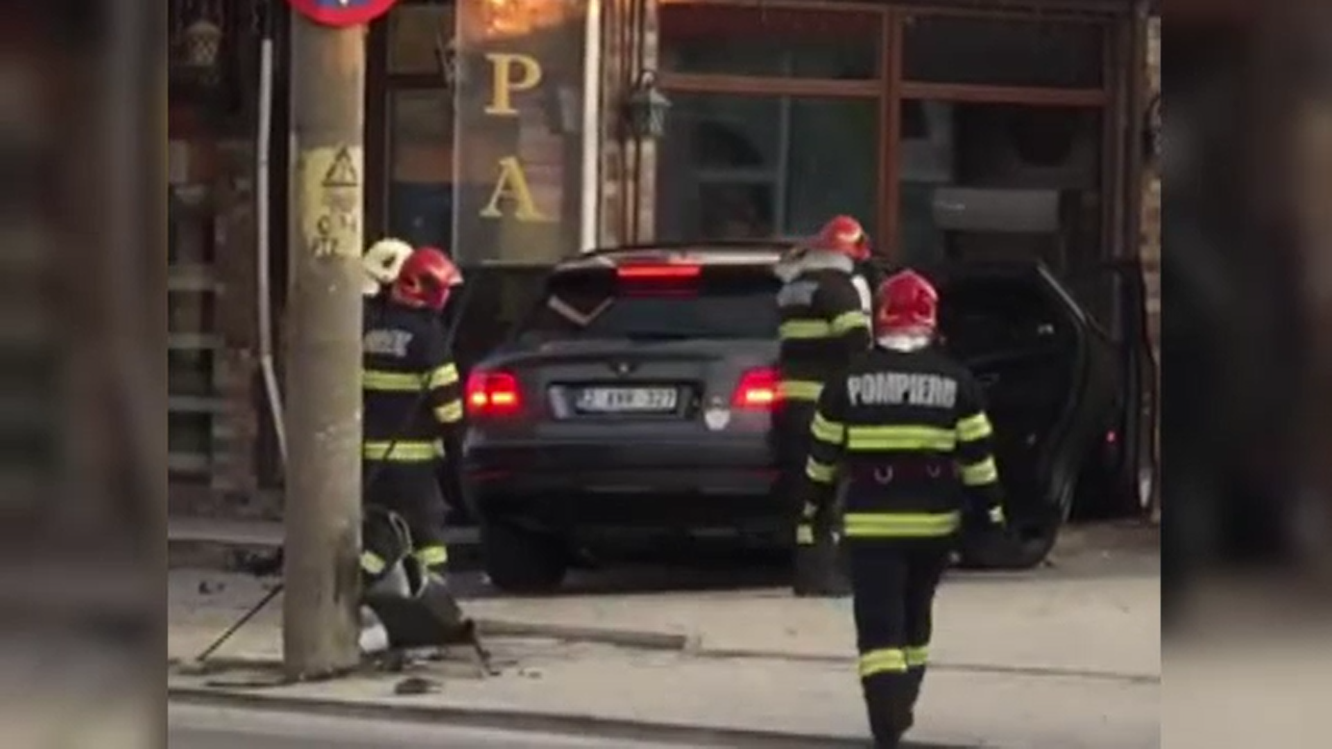 Accident cu pagube uriașe în Târgoviște. Un șofer și-a distrus bolidul de o sută de mii de euro