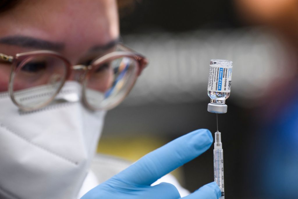 Autorităţile sanitare franceze recomandă ca a treia doză să fie administrată odată cu vaccinul antigripal