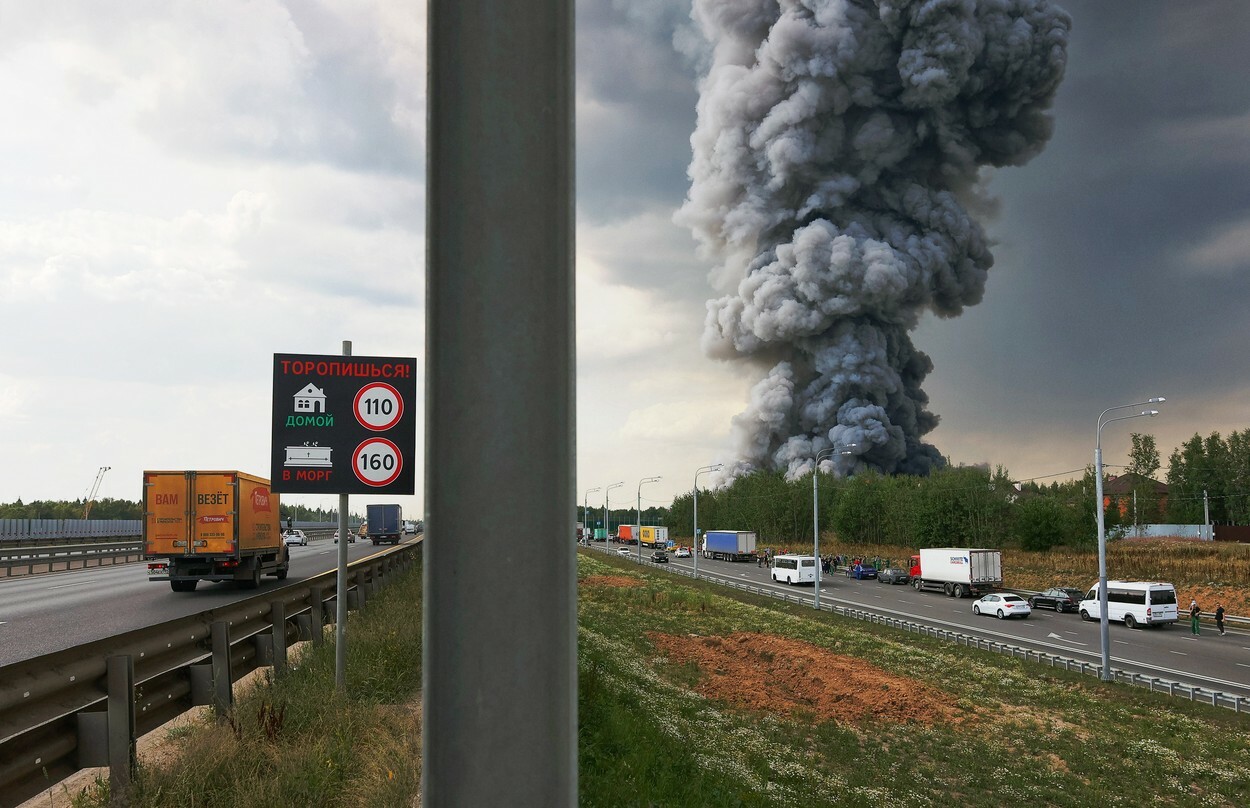 Incendiu devastator lângă Moscova. O persoană a murit, 13 au fost rănite - Imaginea 8