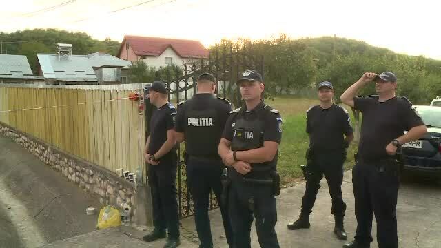 Criminalul din Bascov a fost reținut, ar fi premeditat uciderea familiei sale. Un legist este șocat de rănile victimelor - Imaginea 5