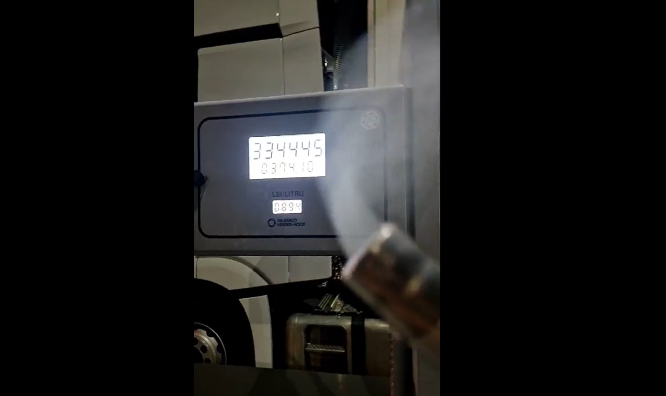 Păcăleală la o benzinărie din Argeș. Un șofer a „alimentat” TIR-ul cu aer | VIDEO&FOTO - Imaginea 2