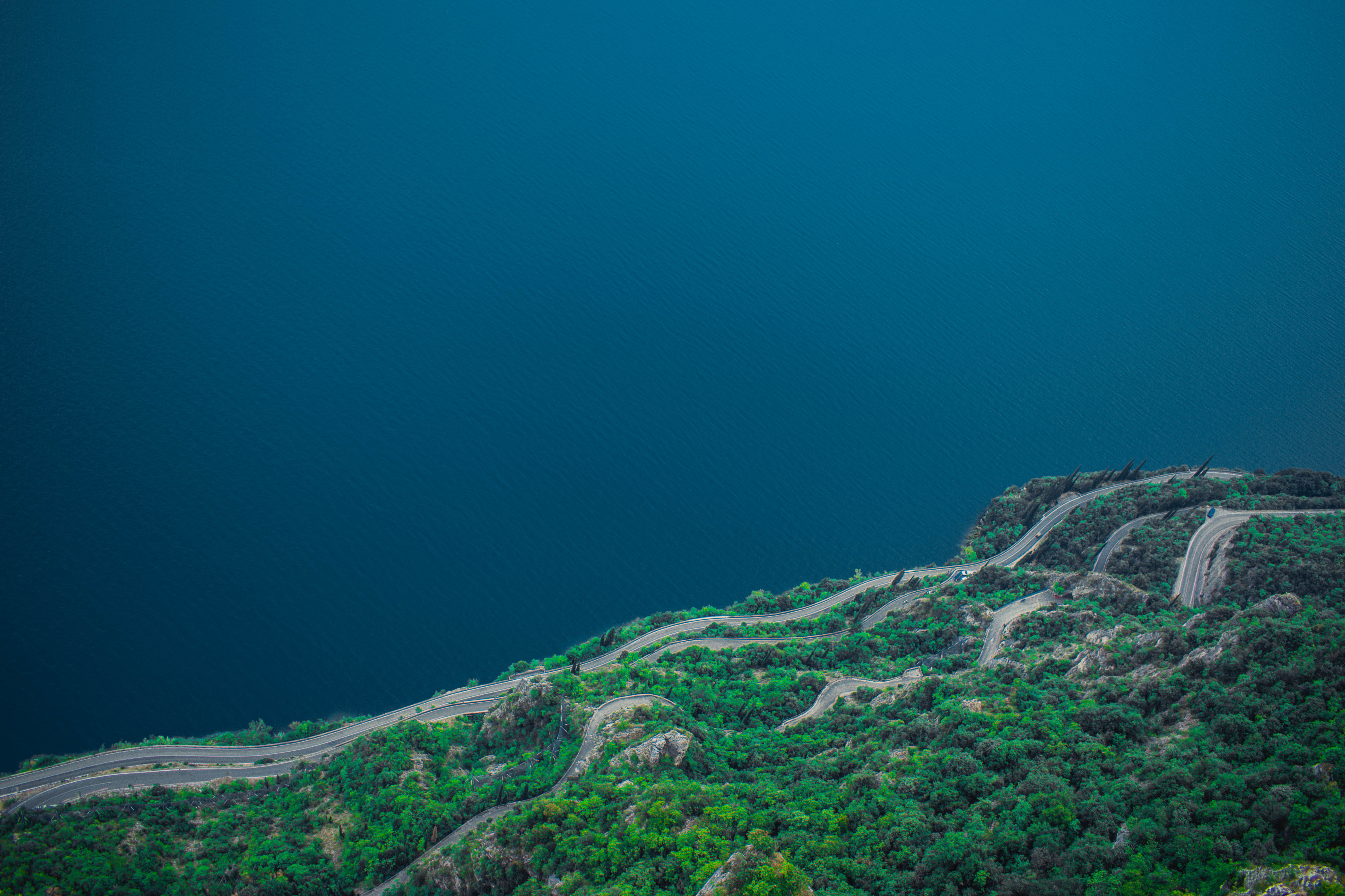 Nivelul de apă foarte scăzut al lacului Garda, Italia, șochează turiștii. „Apa nu mai era acolo” | GALERIE FOTO - Imaginea 10