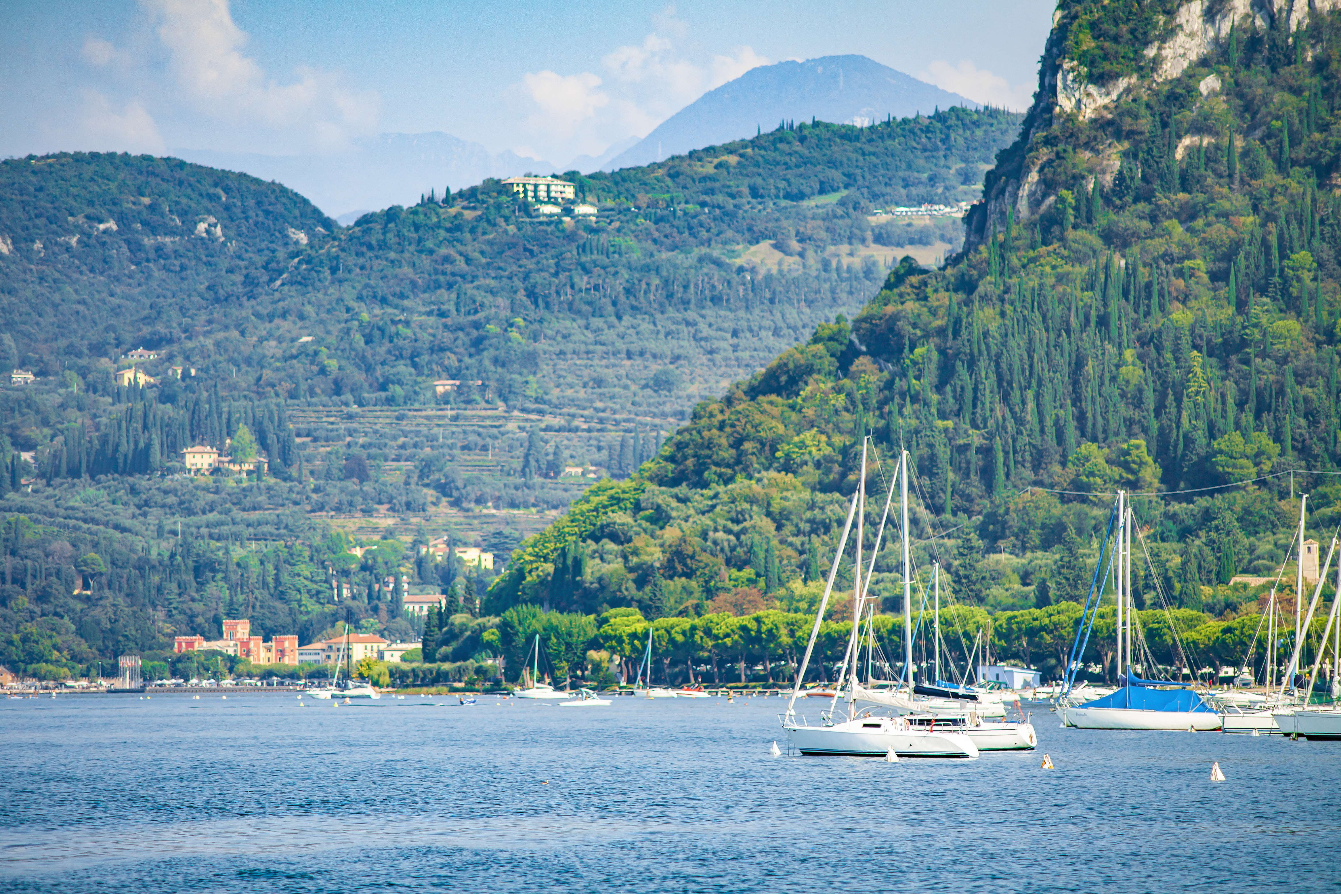 Nivelul de apă foarte scăzut al lacului Garda, Italia, șochează turiștii. „Apa nu mai era acolo” | GALERIE FOTO - Imaginea 8
