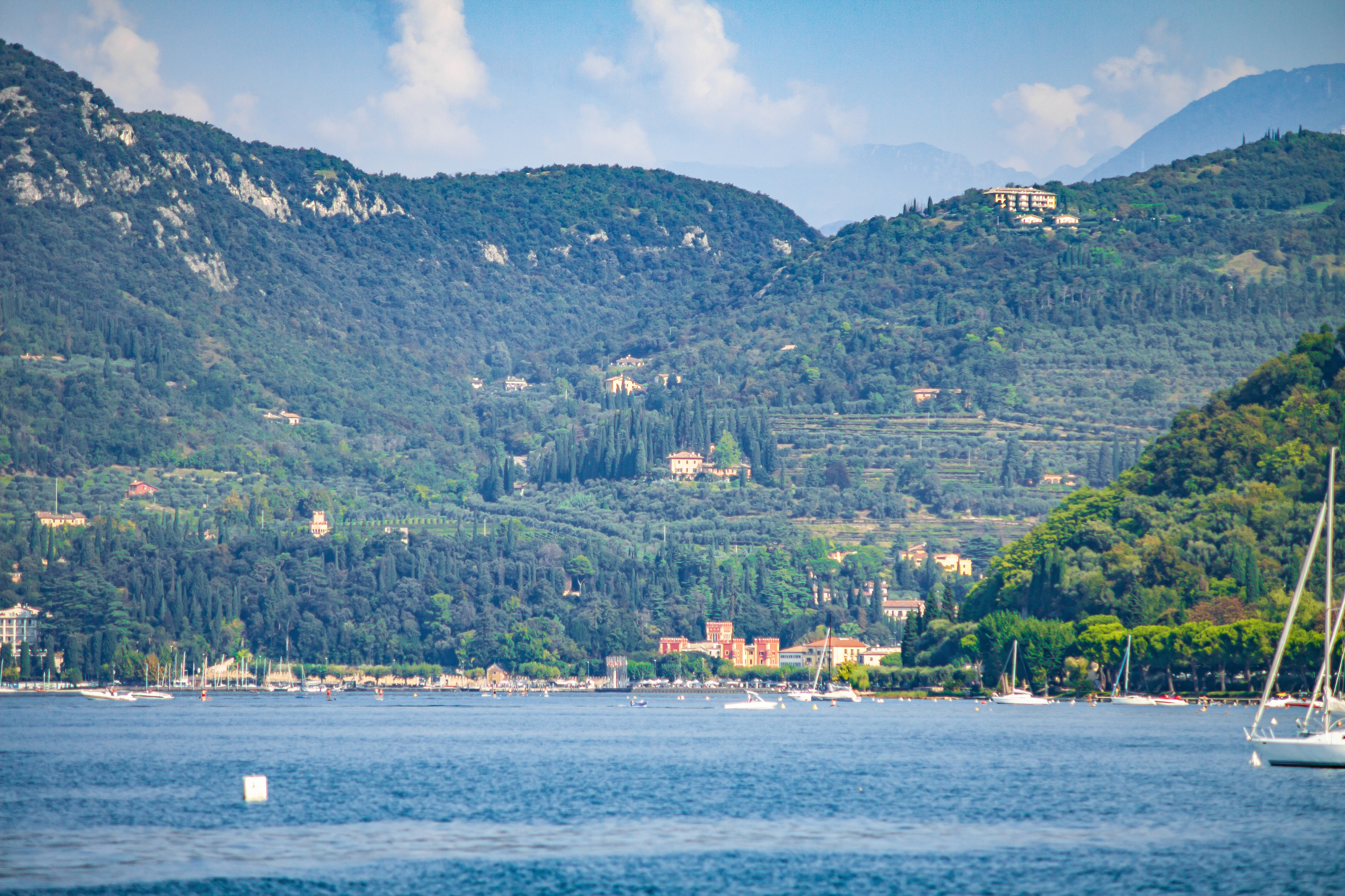Nivelul de apă foarte scăzut al lacului Garda, Italia, șochează turiștii. „Apa nu mai era acolo” | GALERIE FOTO - Imaginea 4