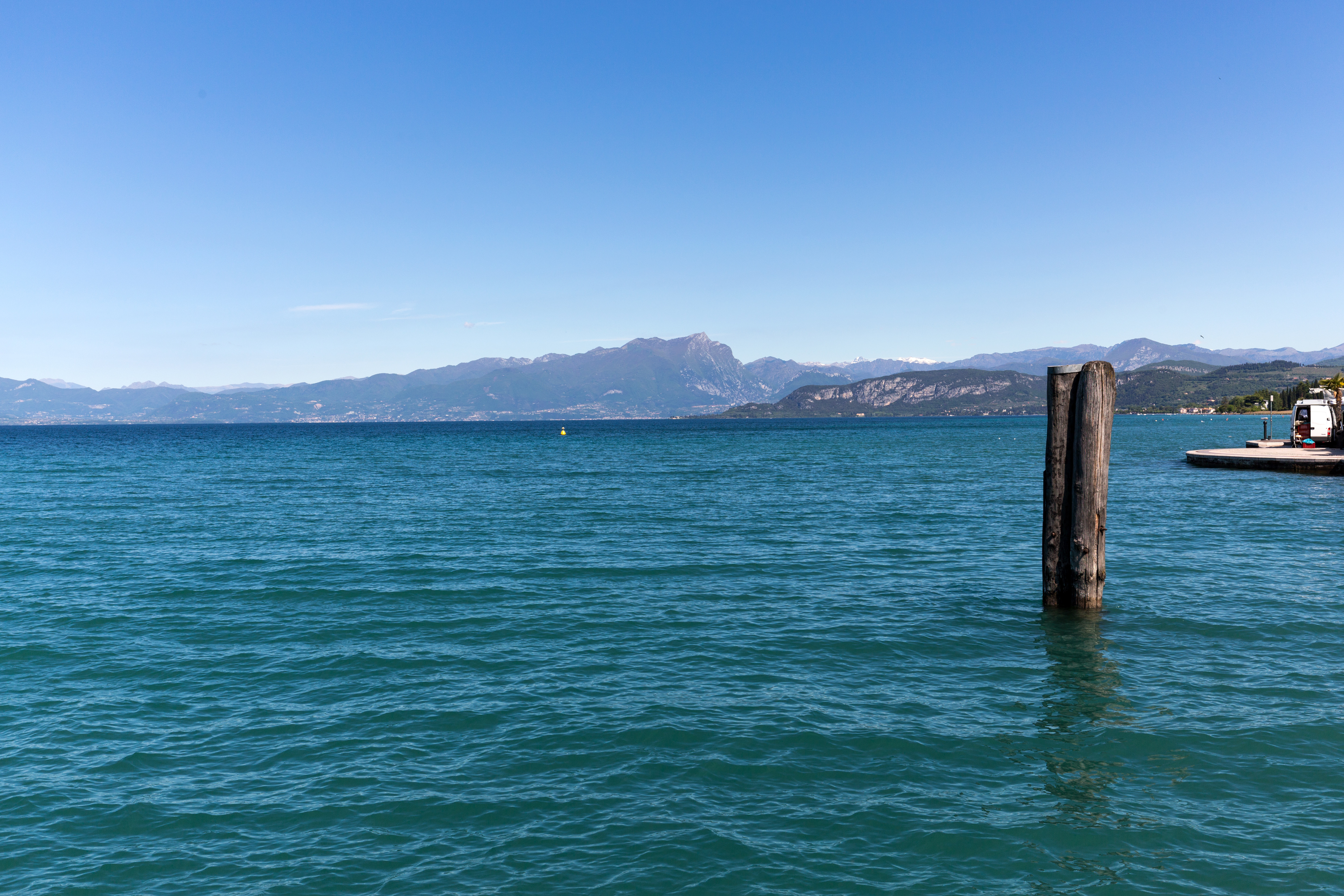 Nivelul de apă foarte scăzut al lacului Garda, Italia, șochează turiștii. „Apa nu mai era acolo” | GALERIE FOTO - Imaginea 3
