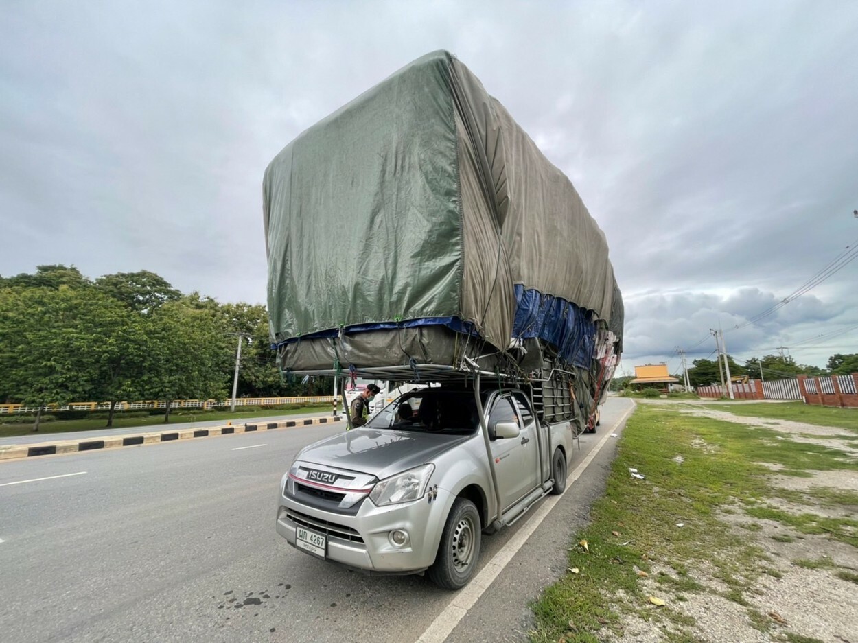 Improvizația uluitoare a unui șofer din Thailanda. Și-a transformat camioneta într-un camion. GALERIE FOTO - Imaginea 5