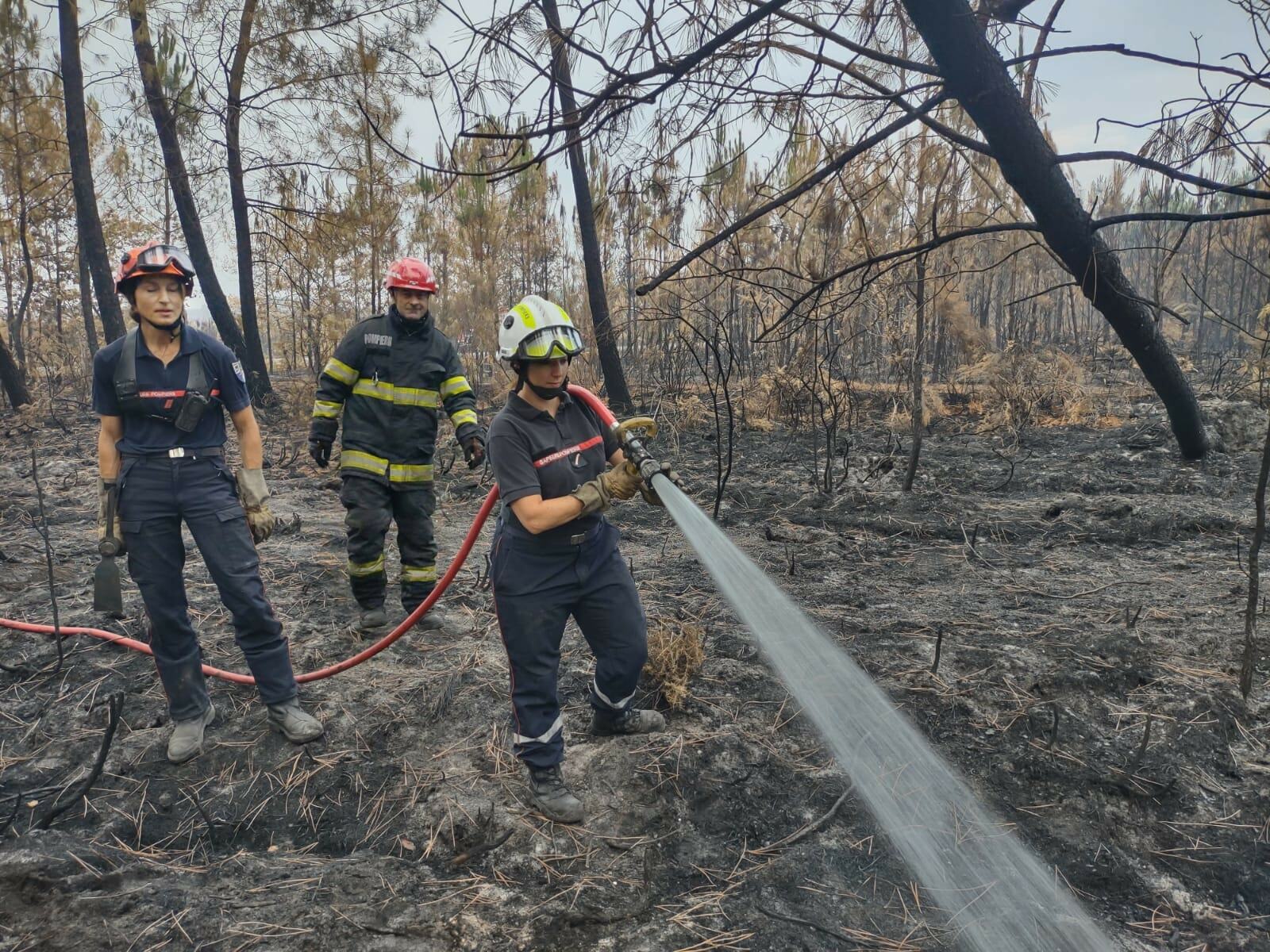 Cum le-au mulțumit francezii pompierilor români care intervin la incendii. GALERIE FOTO și VIDEO - Imaginea 1