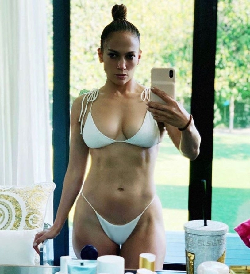 Cum arată Jennifer Lopez în costum de baie la 53 de ani | GALERIE FOTO - Imaginea 3