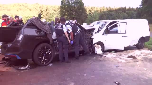 Un român a murit și altul este grav rănit după ce un BMW inscripționat ca fiind autonom le-a izbit mașina, în Germania - Imaginea 7