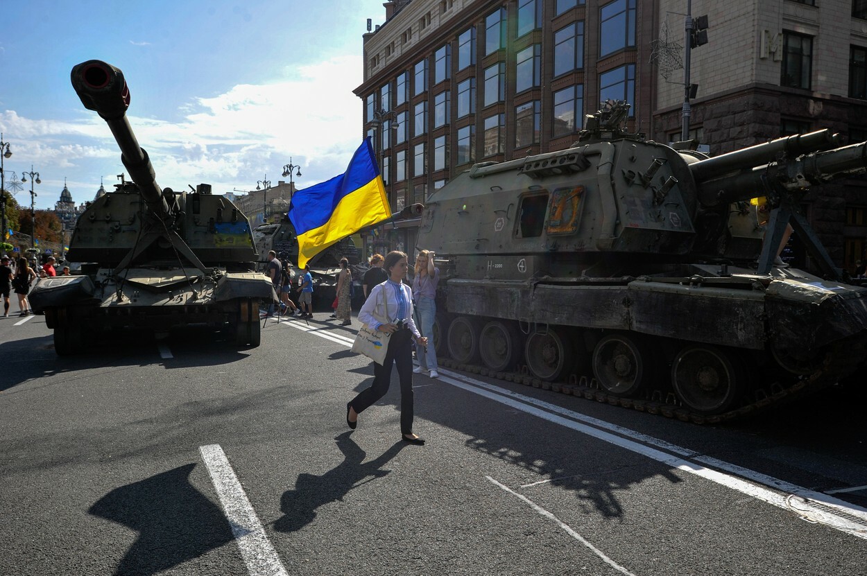 Ziua Independenței Ucrainei, marcată la Kiev printr-o expoziție cu echipament militar rusesc distrus | GALERIE FOTO - Imaginea 11
