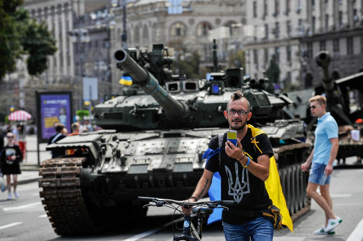 Ziua Independenței Ucrainei, marcată la Kiev printr-o expoziție cu echipament militar rusesc distrus | GALERIE FOTO - Imaginea 5