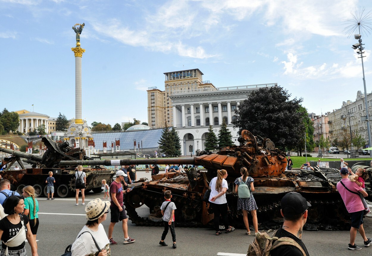 Ziua Independenței Ucrainei, marcată la Kiev printr-o expoziție cu echipament militar rusesc distrus | GALERIE FOTO - Imaginea 4