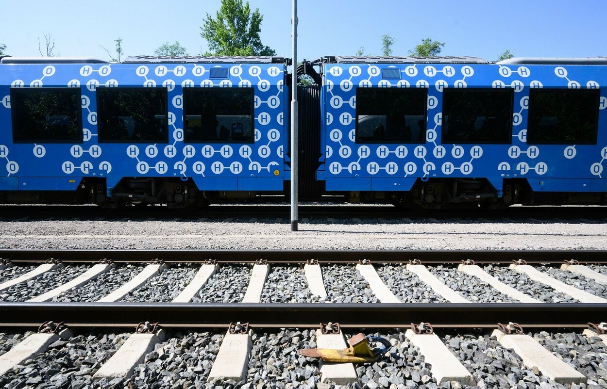 Germany has inaugurated the world's first fleet of hydrogen trains.  VIDEO AND PHOTO GALLERY - Image 5