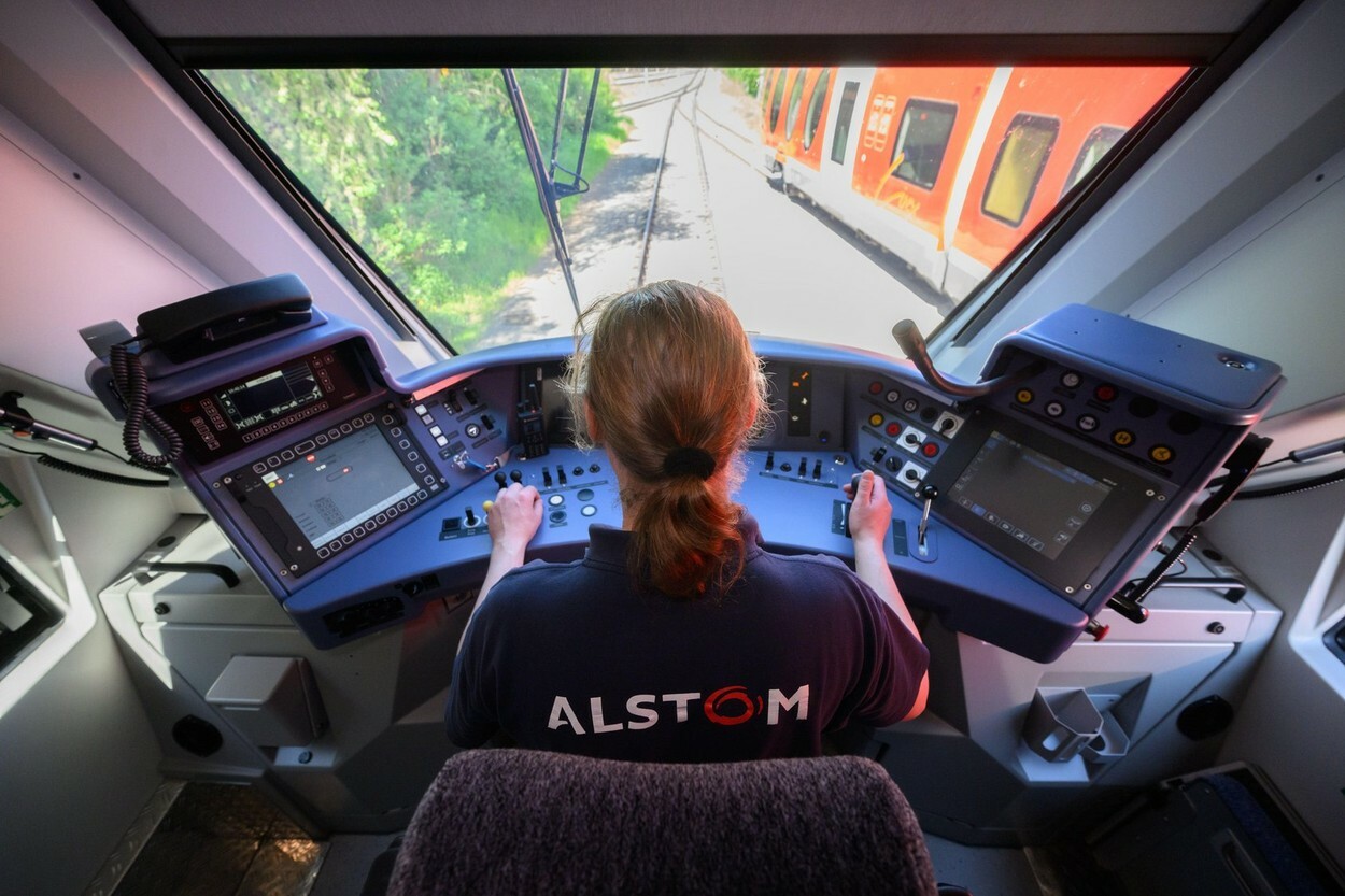 Germany has inaugurated the world's first fleet of hydrogen trains.  VIDEO AND PHOTO GALLERY - Picture 6