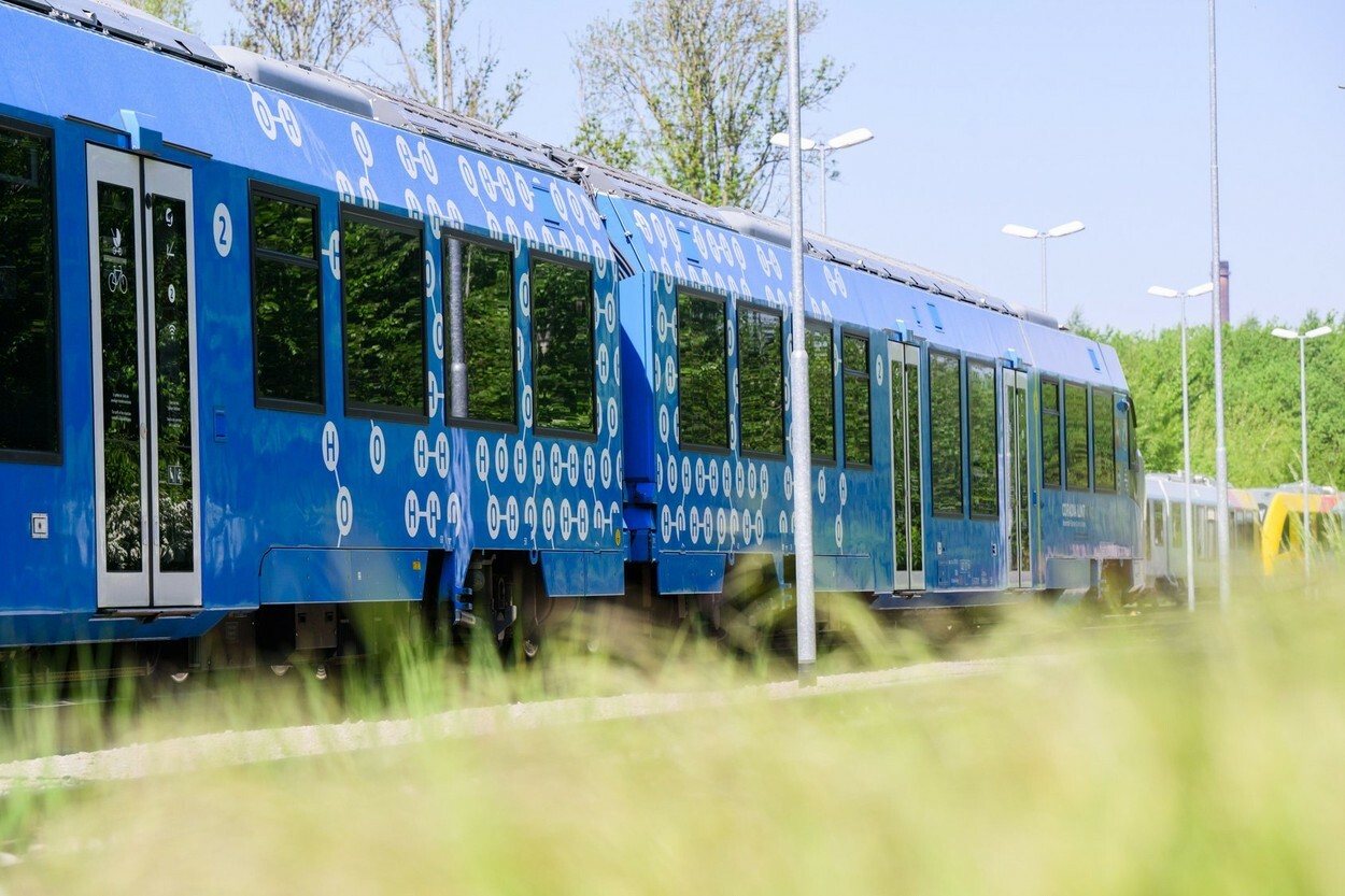 Germany has inaugurated the world's first fleet of hydrogen trains.  VIDEO AND PHOTO GALLERY - Picture 10
