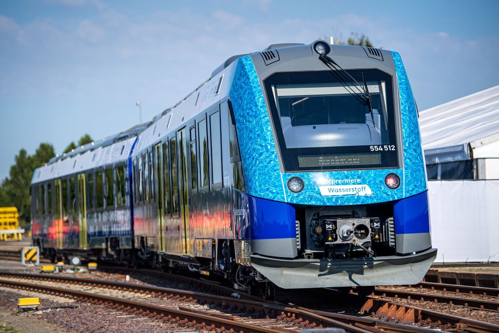 Germany has inaugurated the world's first fleet of hydrogen trains.  VIDEO AND PHOTO GALLERY - Picture 12