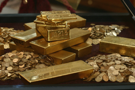Record istoric: aproape 1.100 de dolari pentru 28 de grame de aur