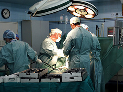 Operatie de apendicita, sub anestezia unui film de actiune