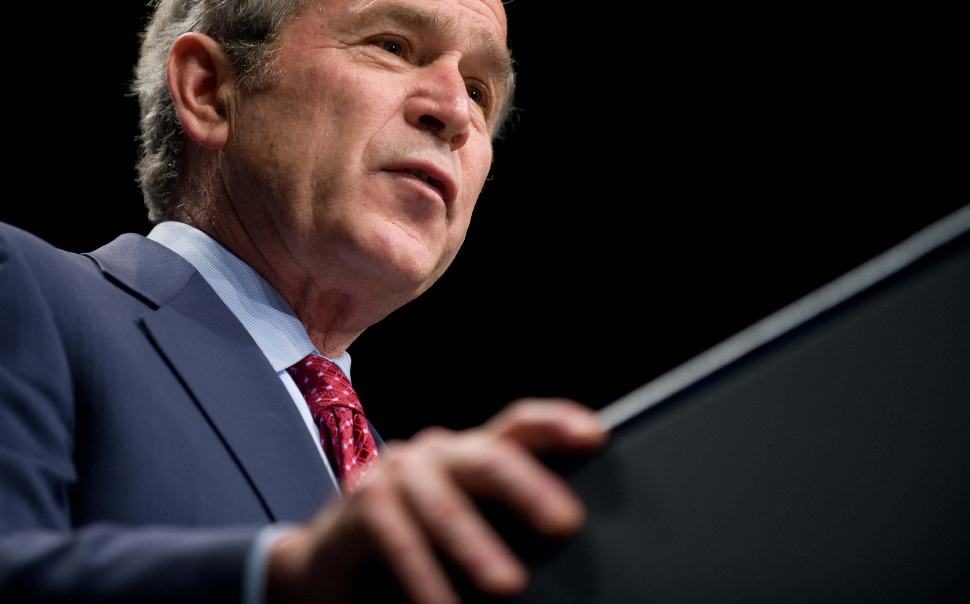 George W. Bush cauta modalitati de atacare a Irakului