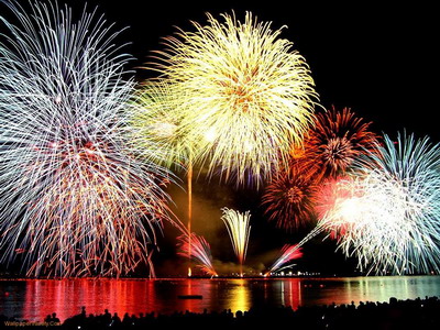Un spectaculos foc de artificii a incheiat Ziua Victoriei, la Moscova