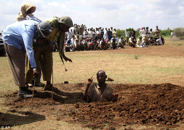 Ritual barbar in Somalia: barbat omorat cu pietre - Imaginea 1