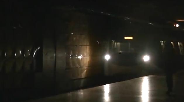 Cum s-a “vazut” pana de curent la statia de metrou Tineretului. VIDEO