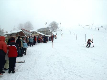 Sezonul de iarna abia incepe la Straja. Zapada cazuta din abundenta a deschis toate cele 12 partii