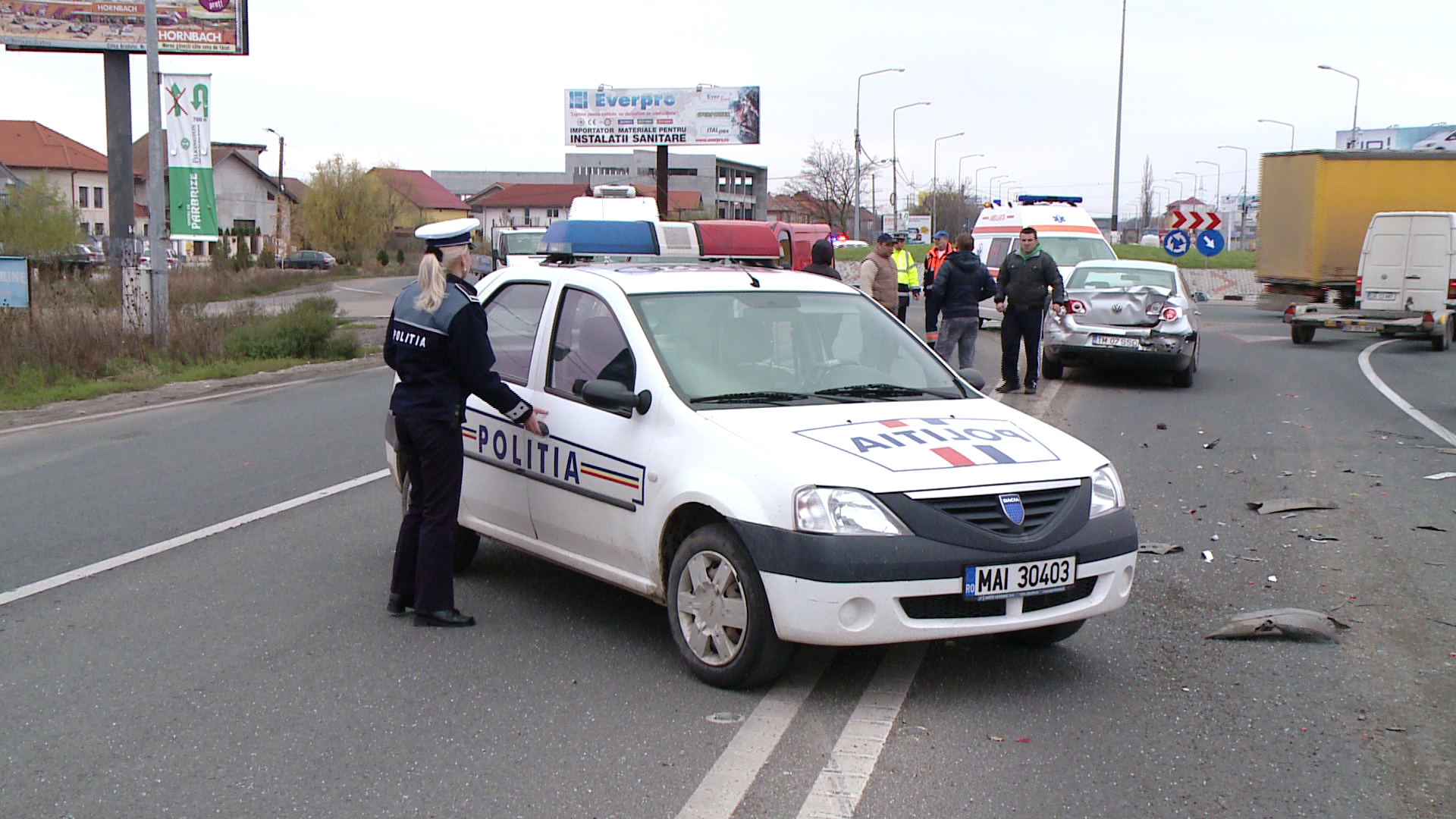 Patru masini implicate intr-un accident langa Aeroportul Timisoara. Doua femei au ajuns la spital