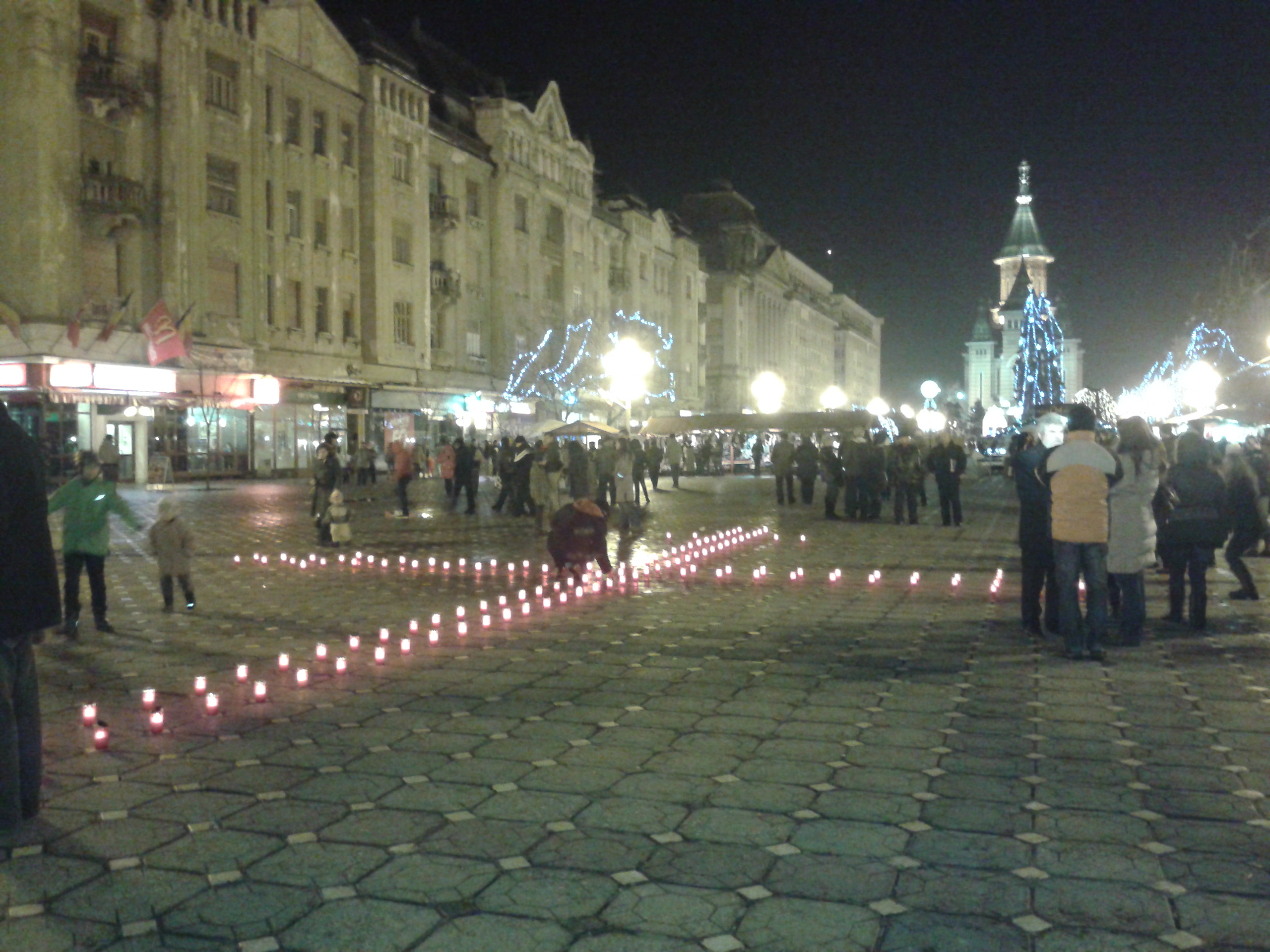 Lumanari Aprinse In Memoria Celor Care Au Murit Pentru Libertate In ...