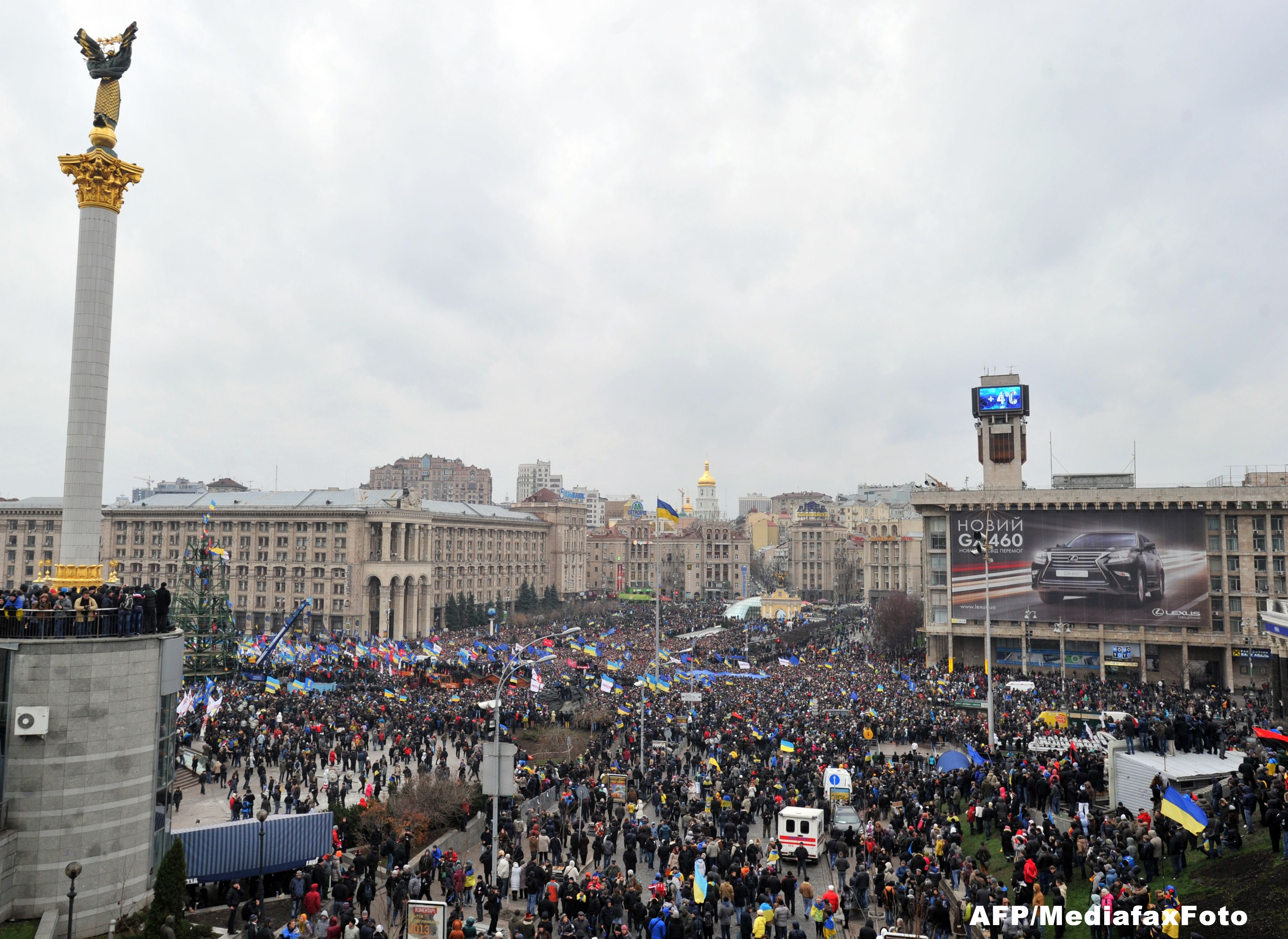 Euromaidan, revolutia care si-a luat numele de la un hashtag de pe internet. Momentele cheie ale celor 3 luni de revolte - Imaginea 3