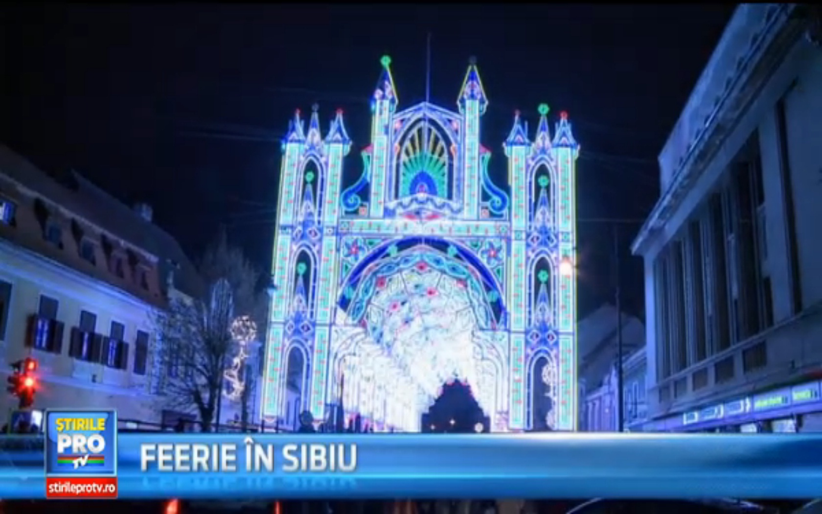 Tunel de lumini in centrul Sibiului. Au fost aprinse 55.000 de beculete, pe o instalatie de 40 de m