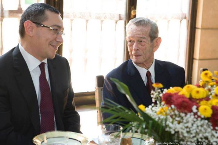 Victor Ponta a fost invitatul Regelui Mihai in a treia zi de Craciun la palatul de la Savarsin